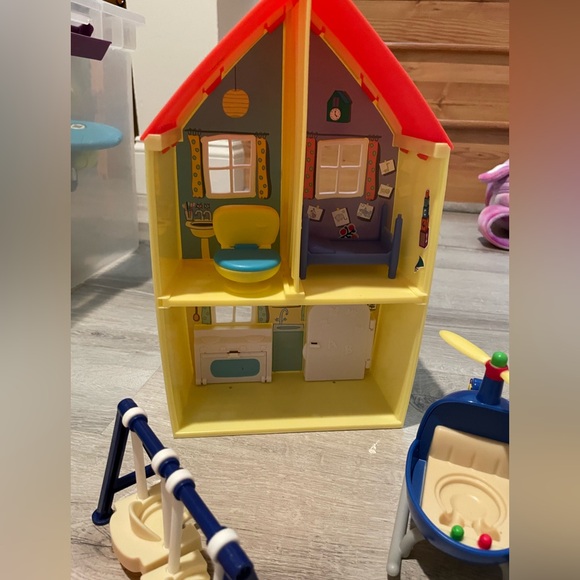 Peppa Pig Colorful Playhouse and Vehicle Set for Kids - Picture 10 of 11